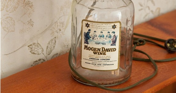 Mogen-David-winebottle-cropped-576x306.jpg